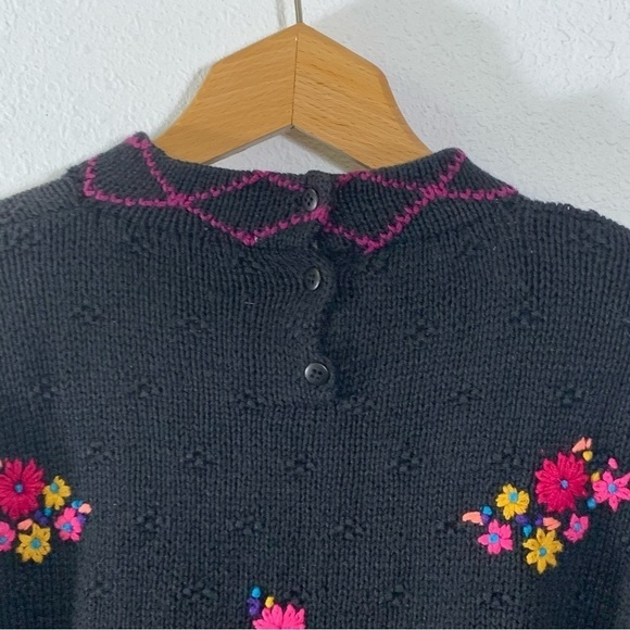 Northern Isles Portraits Womens Hand Knit Black Size Large Floral Sweater Warm - Picture 5 of 15